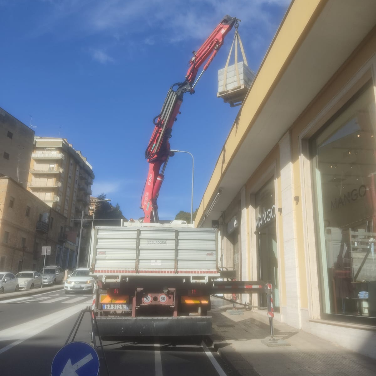 Camion Iveco - Autogru - immagine 2